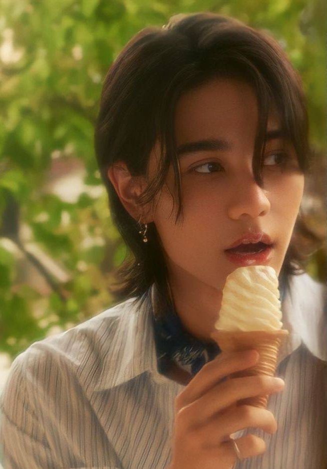 𝙝𝙤𝙪𝙧𝙡𝙮 𝙟𝙚𝙛𝙛 (@hovrlyjeff) on Twitter photo 