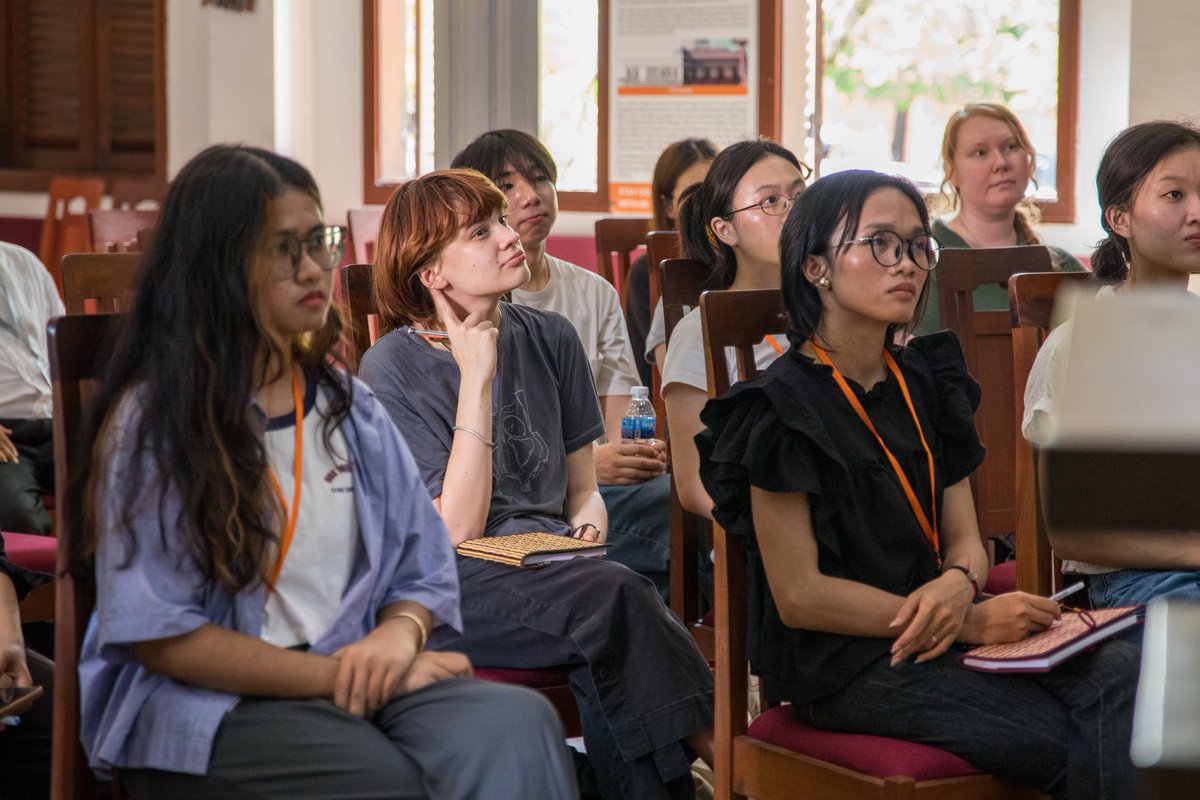 ckscambodia's tweet image. On July 7, 2025, #CKS in Siem Reap welcomed the 2025 JRFP and KLCP cohorts with an orientation led by Ms. Samedy Suong and Ms. Sivleng Chhor. Fellows toured the library, learned about CKS’s mission, and connected as they began their academic journey in Cambodia. Welcome to all!