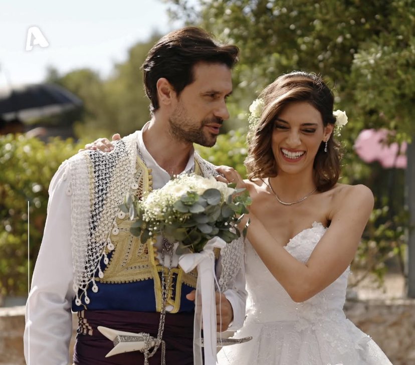 “Το φως που γίναμε τη νύχτα τη νικάει”
#Sasmos #AAmazi