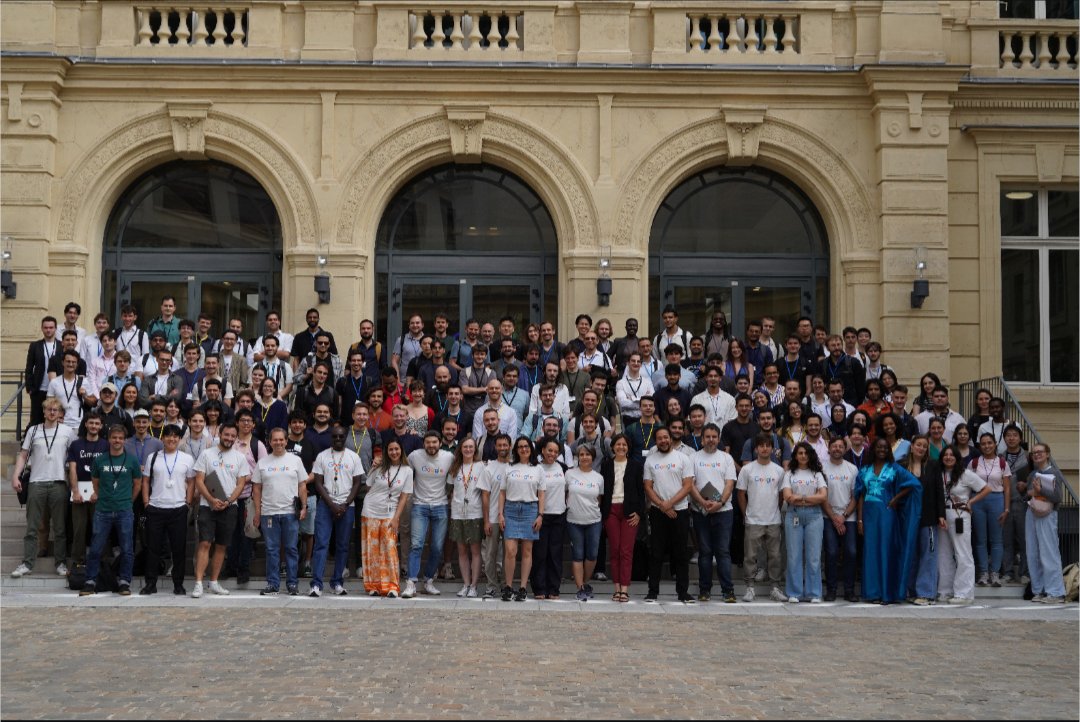 owlish___'s tweet image. I recently took part in an amazing experience at the “Solve for Healthcare & Life Sciences with Gemma" hackathon, organized by Google Paris!
Our team worked on triage in emergency rooms, improving communication, prioritization and decision-making in critical circumstances.