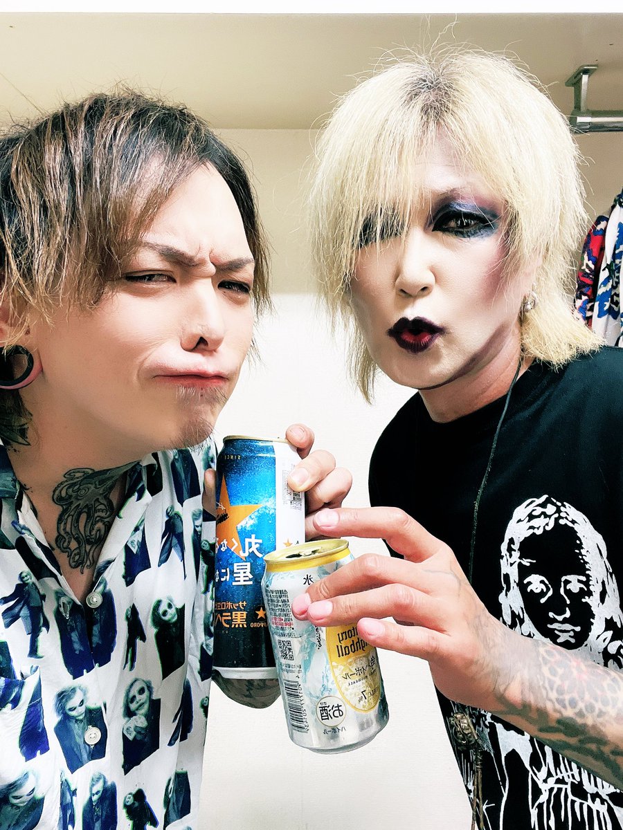 muramura_hayato's tweet image. 20時間寝た。
チッタの床さんぴゅう。