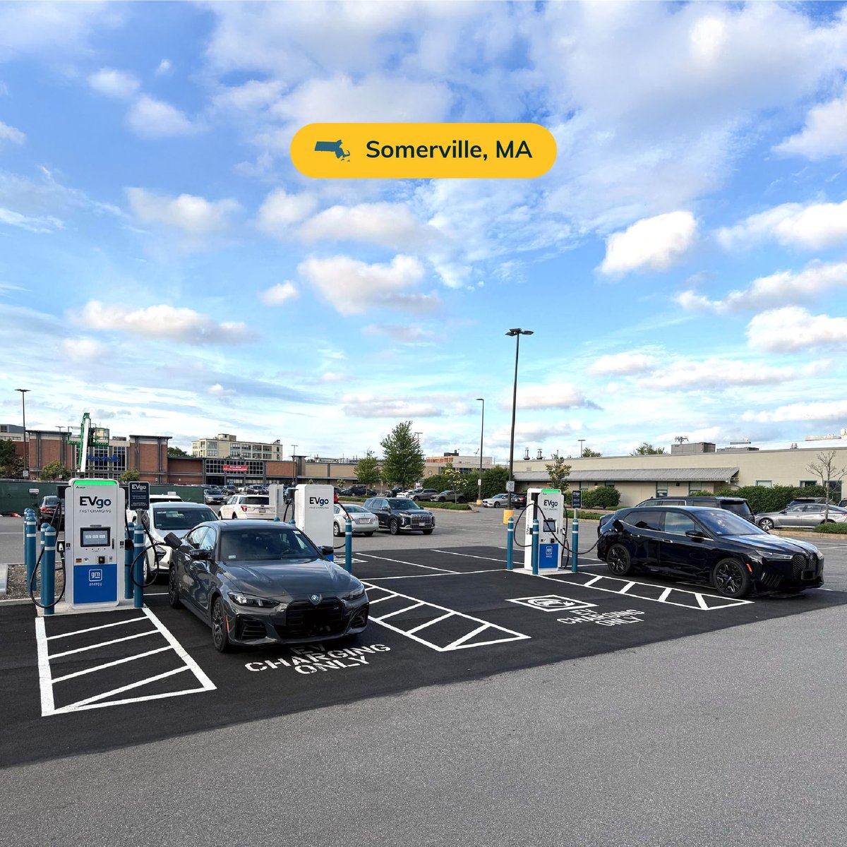 evgonetwork's tweet image. 6 charging stalls with 350 kW chargers are now open at Twin City Plaza, 14-22 McGrath Hwy in Somerville, MA, in collaboration with GM. Power up while shopping Marshalls or Star Market. #EVgo #GMEnergy #Fastcharging