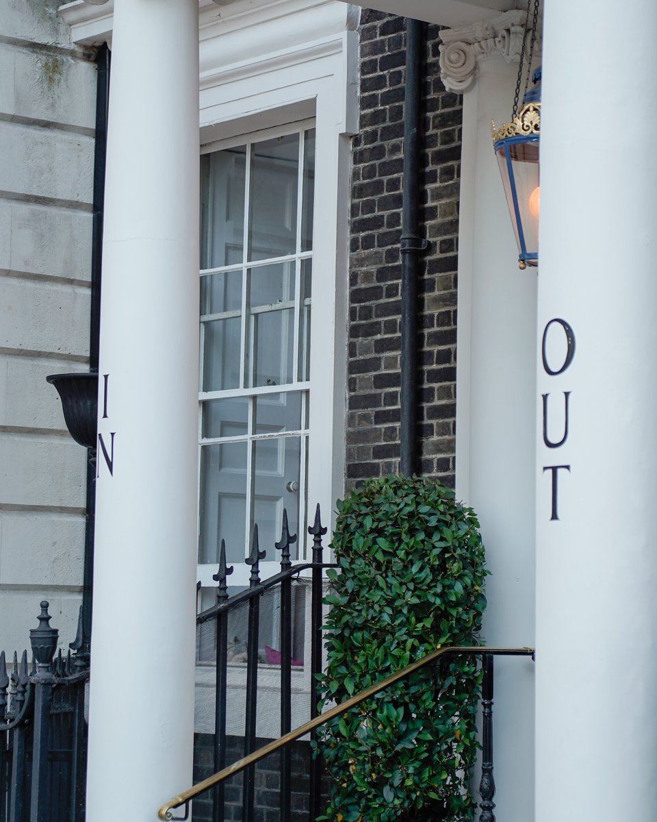 TheRAFClub's tweet image. The Royal Air Force Club was delighted to join a memorable joint social evening in collaboration with the In & Out Club and the Army & Navy Club. The event took the form of a “Safari Dinner,” with each course served at a different iconic venue.