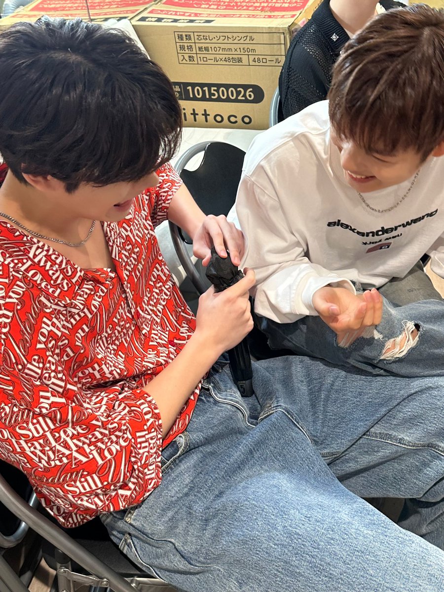 GHOST9OFFICIAL's tweet photo. [📸]

꺄르륵 😬✌🏻

#GHOST9 #고스트나인
#CHOIJUNSEONG #최준성
#PRINCE #프린스 https://t.co/UYzWjyrt0A