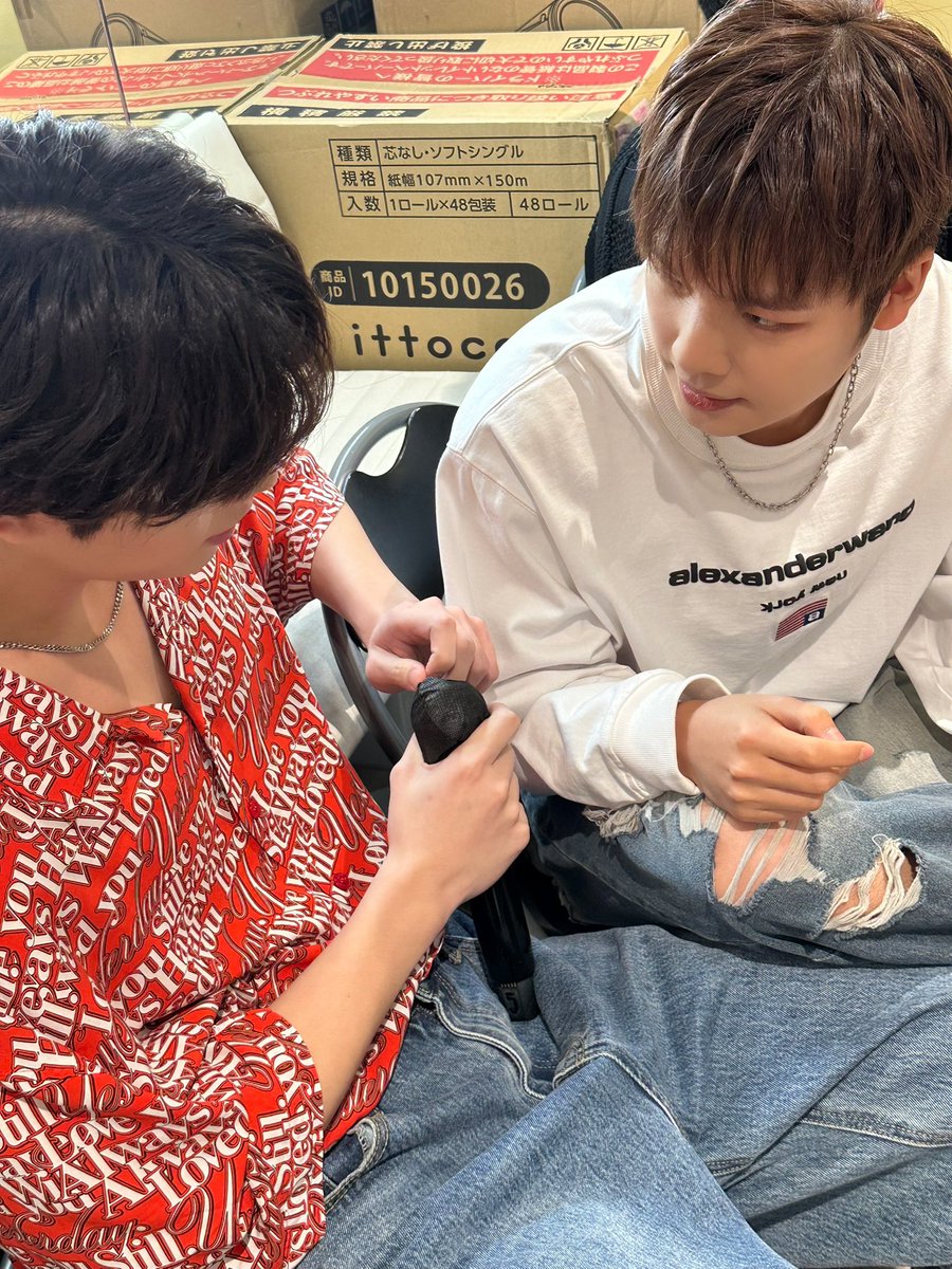 GHOST9OFFICIAL's tweet photo. [📸]

꺄르륵 😬✌🏻

#GHOST9 #고스트나인
#CHOIJUNSEONG #최준성
#PRINCE #프린스 https://t.co/UYzWjyrt0A