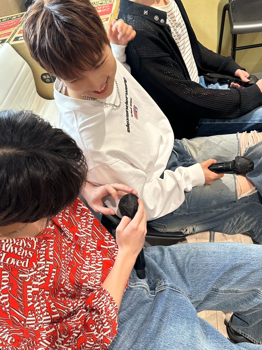 GHOST9OFFICIAL's tweet photo. [📸]

꺄르륵 😬✌🏻

#GHOST9 #고스트나인
#CHOIJUNSEONG #최준성
#PRINCE #프린스 https://t.co/UYzWjyrt0A