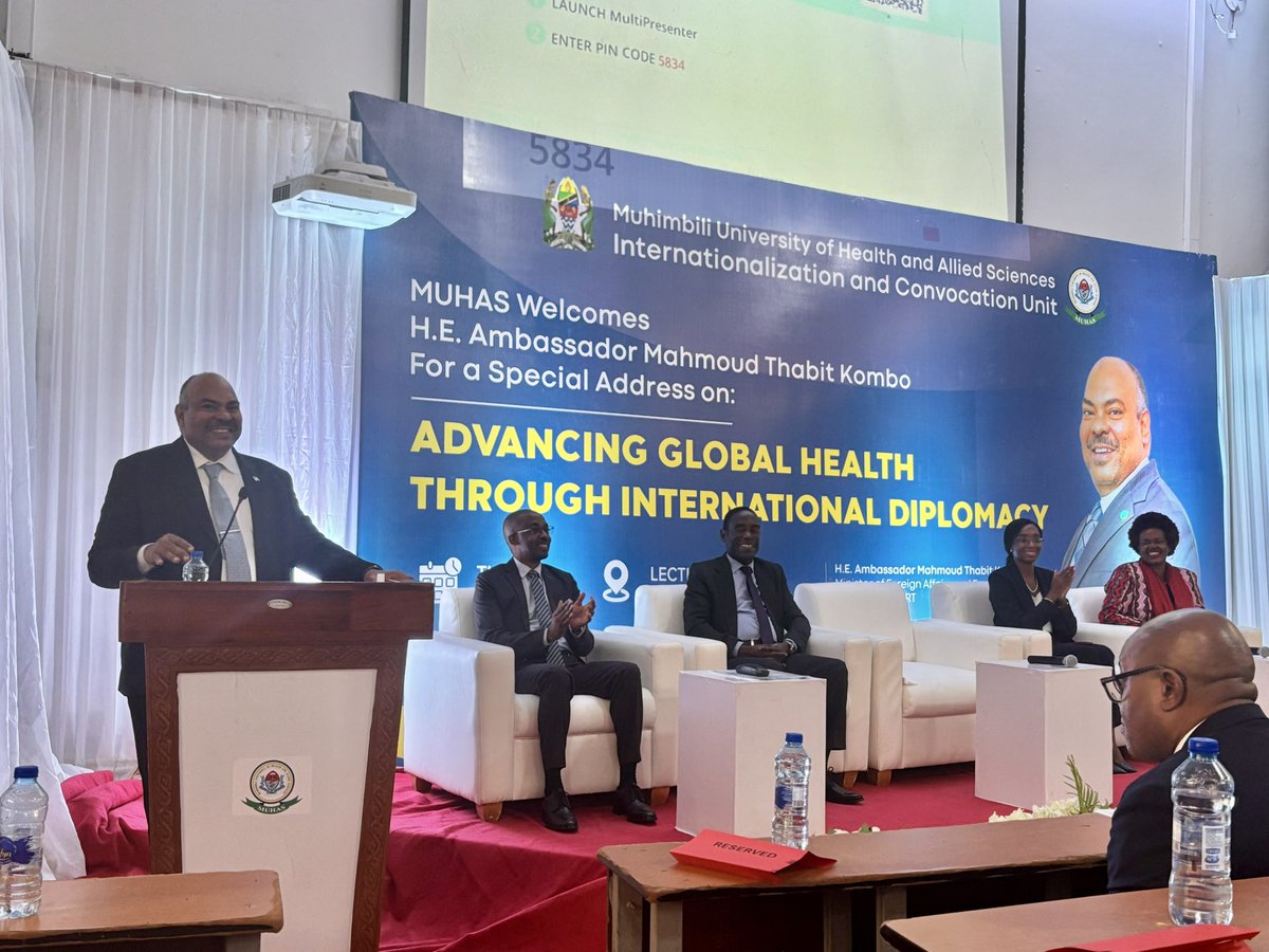 MUHAS_Alumni's tweet image. H.E Ambassador Mahmoud Thabit Kombo delivering his special address on advancing global health diplomacy through international diplomacy.