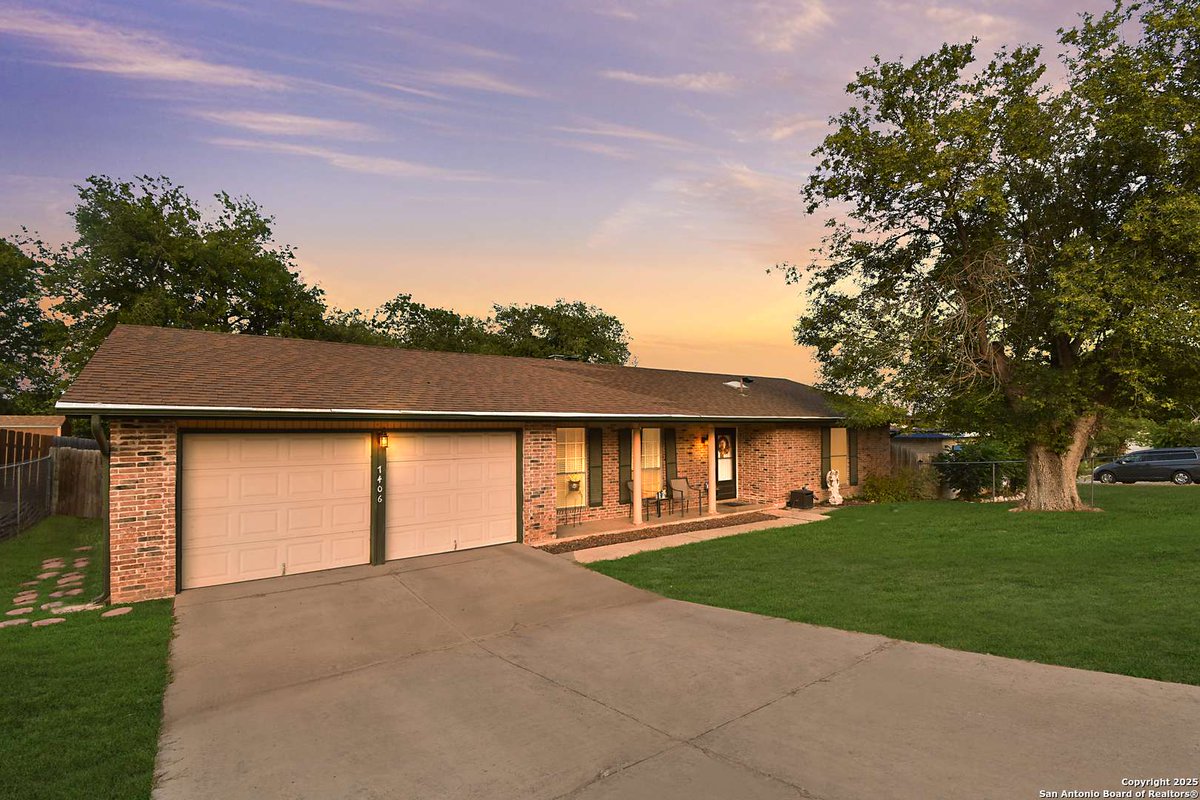 AMRGrouptx's tweet photo. New Listing Price: $205,000
7406 Castle Wood, San Antonio, TX 78218 is a fantastic property with 3 bedrooms and 2.0 bathrooms.
See more here: https://t.co/rzEpOK6xKG https://t.co/b8jPt5qbzI