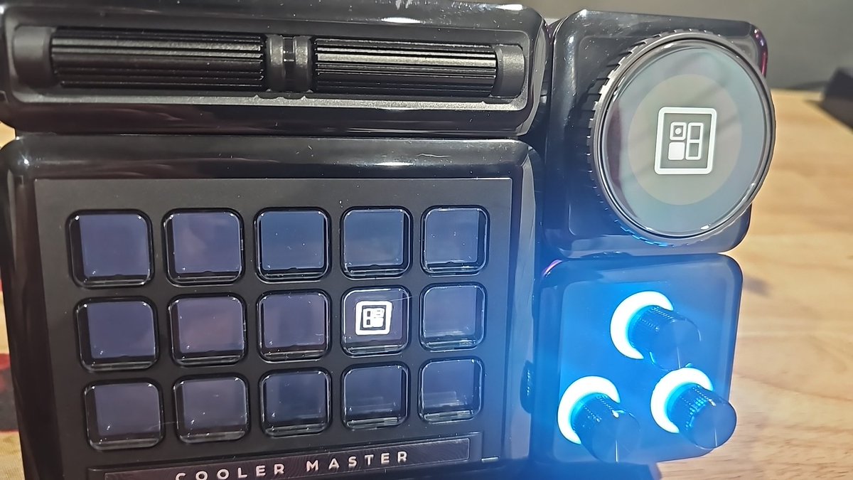 Turkishmadmanv2's tweet photo. @CoolerMaster Avoid at all costs!!!!!! I have it, and it's been a disaster https://t.co/nJq14hnhOC