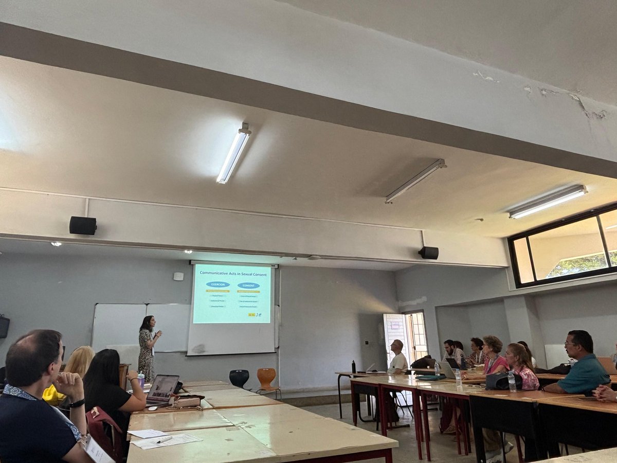 paulacanamar's tweet image. Brilliant @EstherO75 explaining "Contributions of the Theory of Communicative Acts to Social Justice" at #ISAforum25