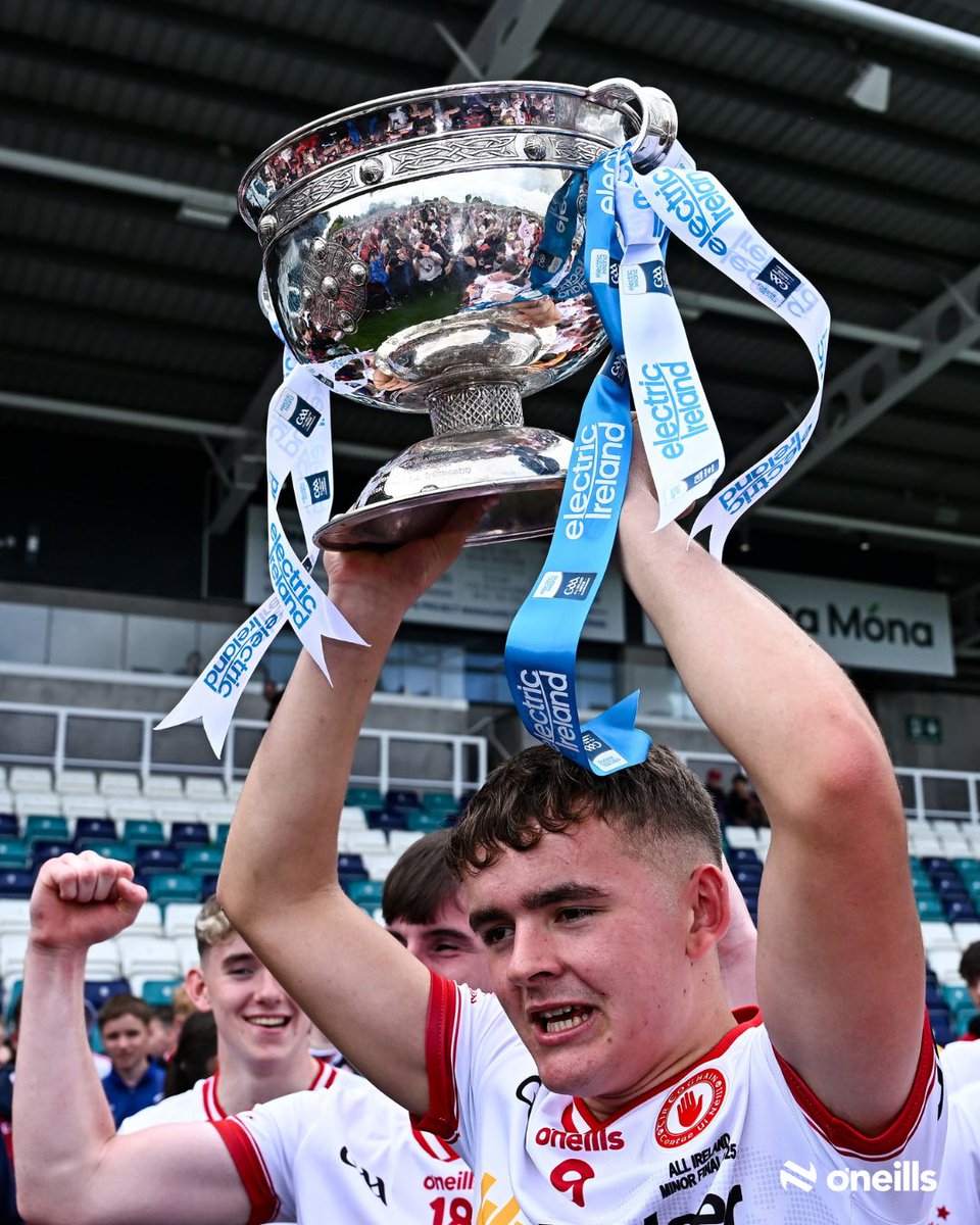 ONeills1918's tweet image. Two clutch points in injury time.
One unforgettable win. 🔴⚪
Tyrone minors are All-Ireland champions once again. 🏆🔥
#GAA #AllIreland #ONeills #ONeillsSportswear