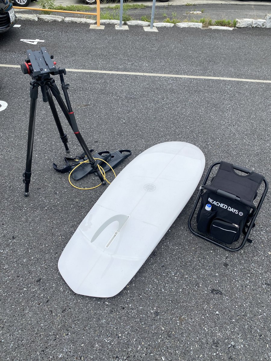 acshape_com's tweet image. 📸撮影だけじゃ足りない。
結局、両手持ちで波に向かうスタイル。
新しいボードもテスト中。

#サーフボード #撮影機材 #ニーボード #acshape #beacheddays #surftrip