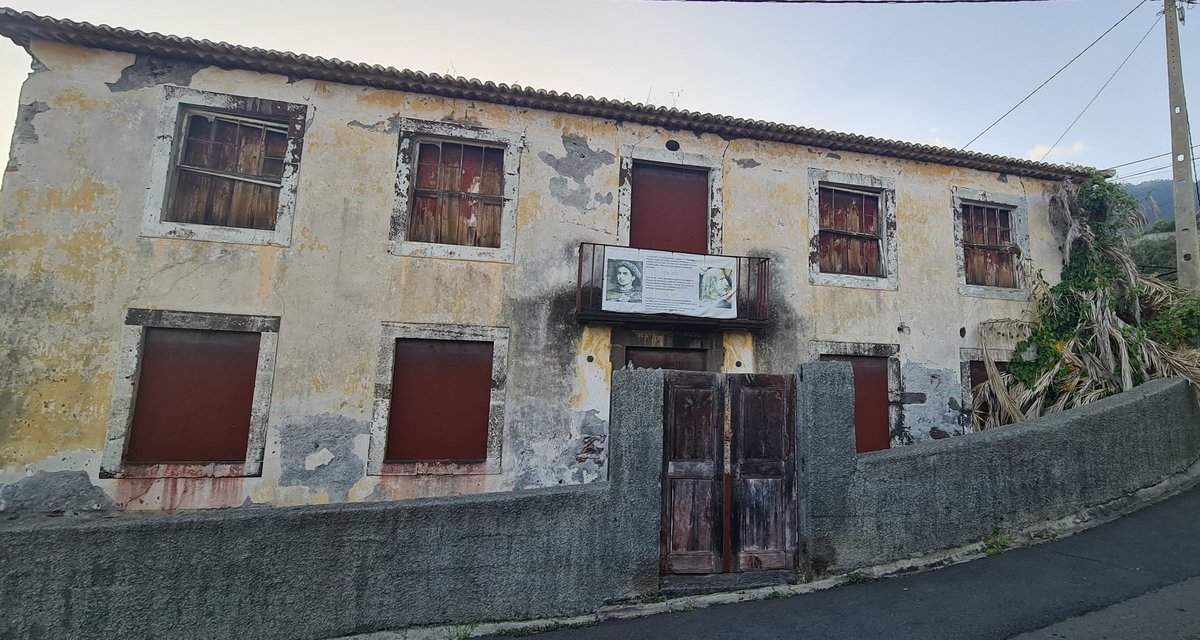 A que no sabían que Cristóbal Colón no solo era portugués, sino además madeirense, hijo de un rey polaco que escapó a la isla. Aquí la humilde morada que lo vio nacer, en la cálida parroquia de Madalena do Mar.