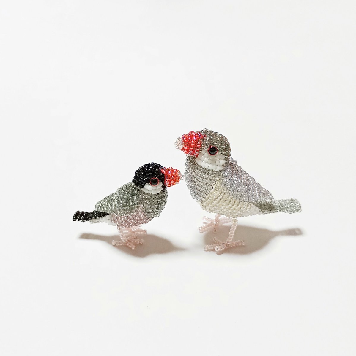 beaded_bird's tweet image. 特小ビーズの文鳥達。
#文鳥 #桜文鳥 #シルバー文鳥 #minne #ハンドメイド