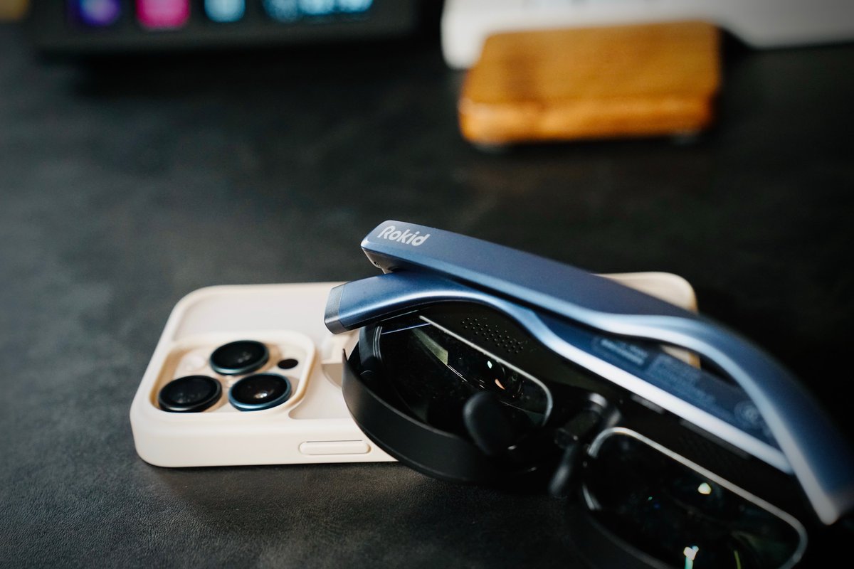 スマートグラス「Rokid Max」もセール対象ですね。
割引率は7000円とけっこう大きめ。
→ amzn.to/4lFeXoe #ad

iPhoneがUSB-Cに対応して出番が一気に増えた方も多いのでは？完全にベッド🛌の相棒。