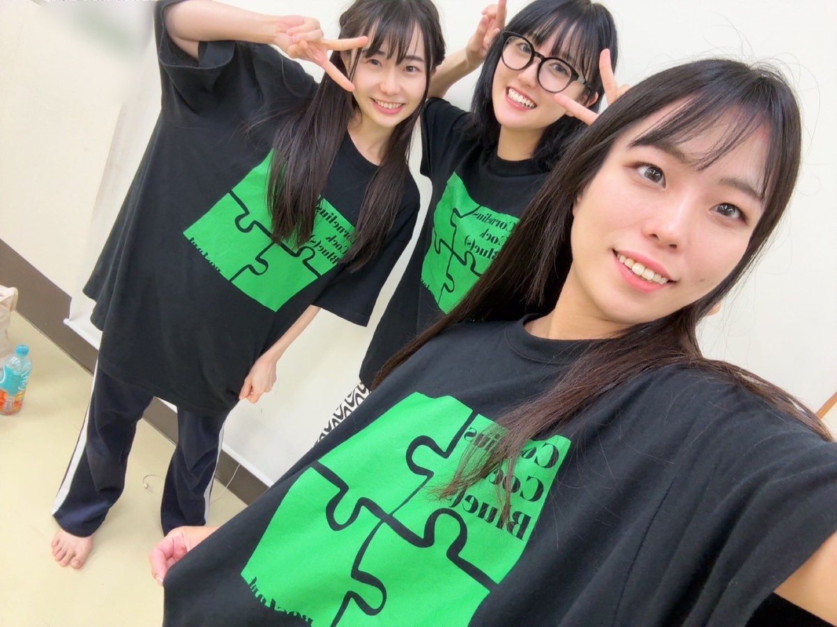 今日はこのおふたりとTシャツが被りました😏
#向日葵蝉の声 #向日葵蝉の声1週間 
稽古も大詰めです！！！
まだまだいける。頑張れ私。
掴みかけているものをしっかりと
抱きしめていきます。

本当にみてほしいです。
待ってます！！！

岡本扱いチケット予約リンク🔗
ticket.corich.jp/apply/382136/0…