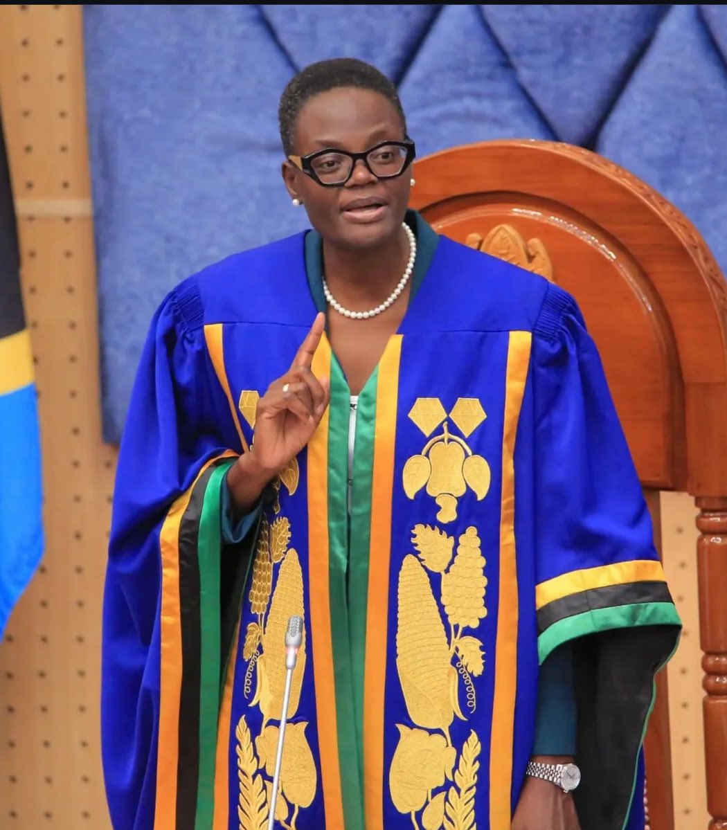 Ni Vile Tuna-Taifa Lenye Viongozi Ambao  Ni Wakilishi WanaNchi Wasio-Fahamu Nafasi Zao Kwenye Muhimili Wa Bunge...

Huyu Hakuwa Na Sifa Hata Robo Ya Kuwa Kiongozi Wa Muhimili Mkubwa Kama Bunge...

No, Reform's No Election Ni Kauli Ya Itakayo Maliza Ujinga Wote Kwenye Nchi Yetu..