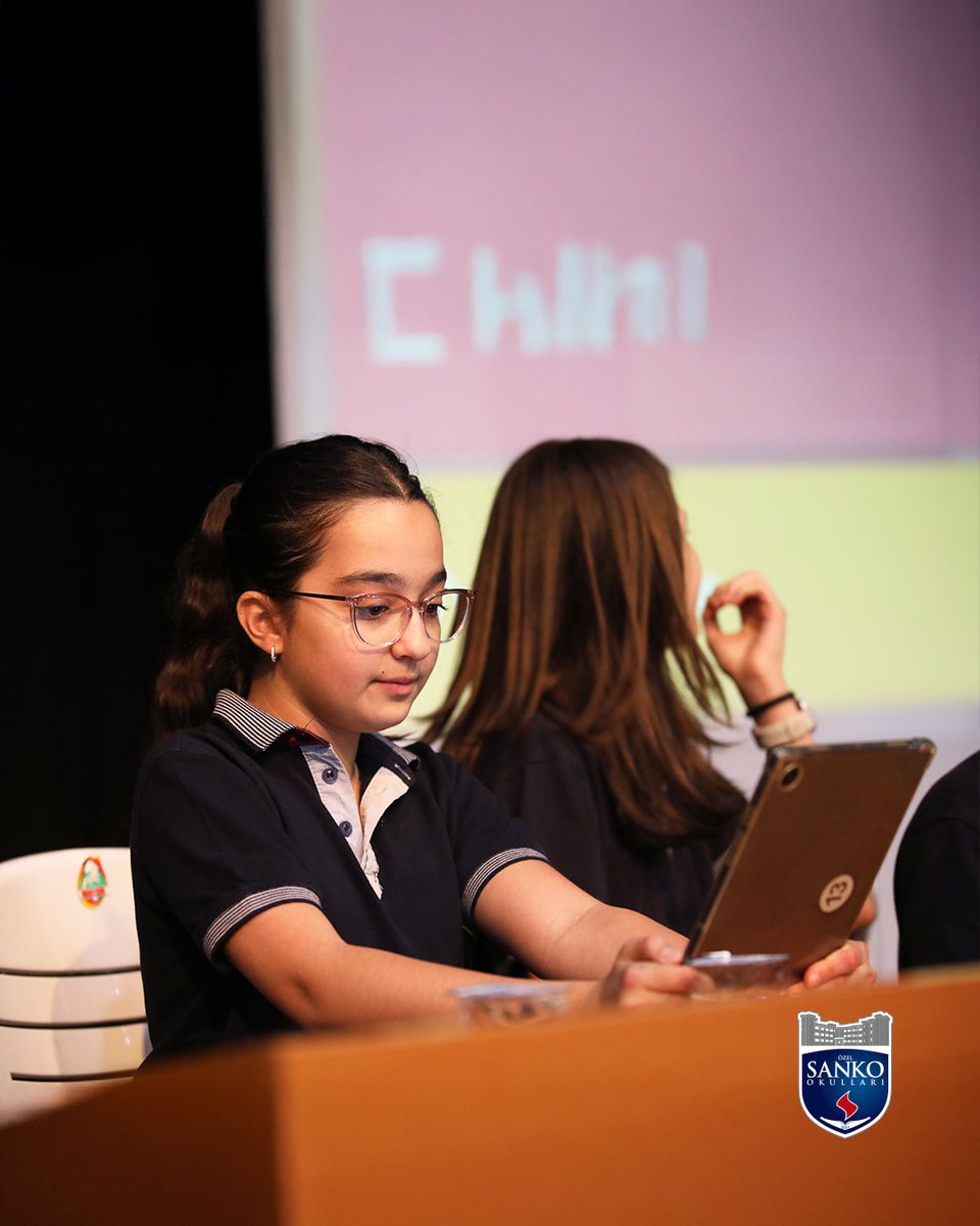 Ortaokul öğrencilerimizin katılımıyla gerçekleştirilen İngilizce Quiz Show etkinliğinde takım çalışması, bilgi ve iletişim becerileri bir araya geldi.

Öğrencilerimiz, keyifli rekabet ortamında hem dil bilgisini pekiştirdi hem de günlük yaşamda İngilizceyi daha etkin kullanma