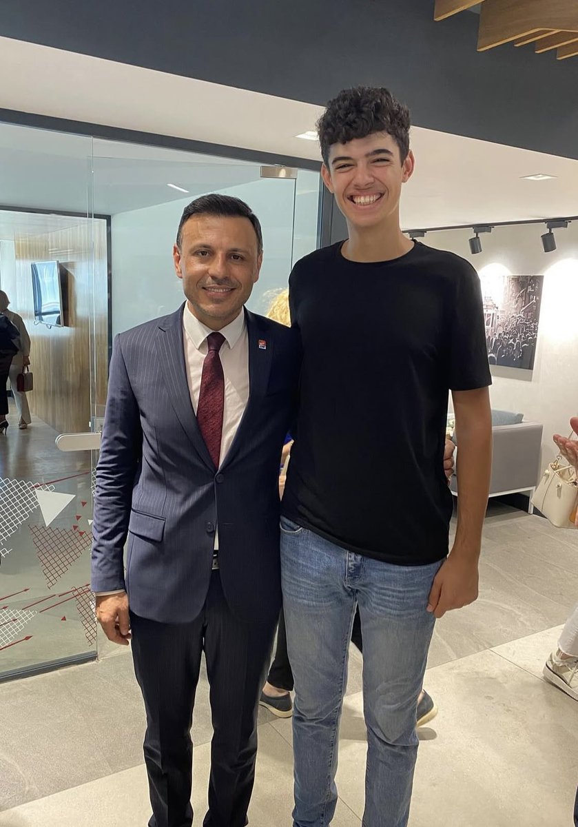 İstanbul İl Başkanımız Özgür Çelik'in yanındayız.

İçi boş iddialarla ortaya konan yargı tacizleri bizi durduramaz. Pes etmeyeceğiz.