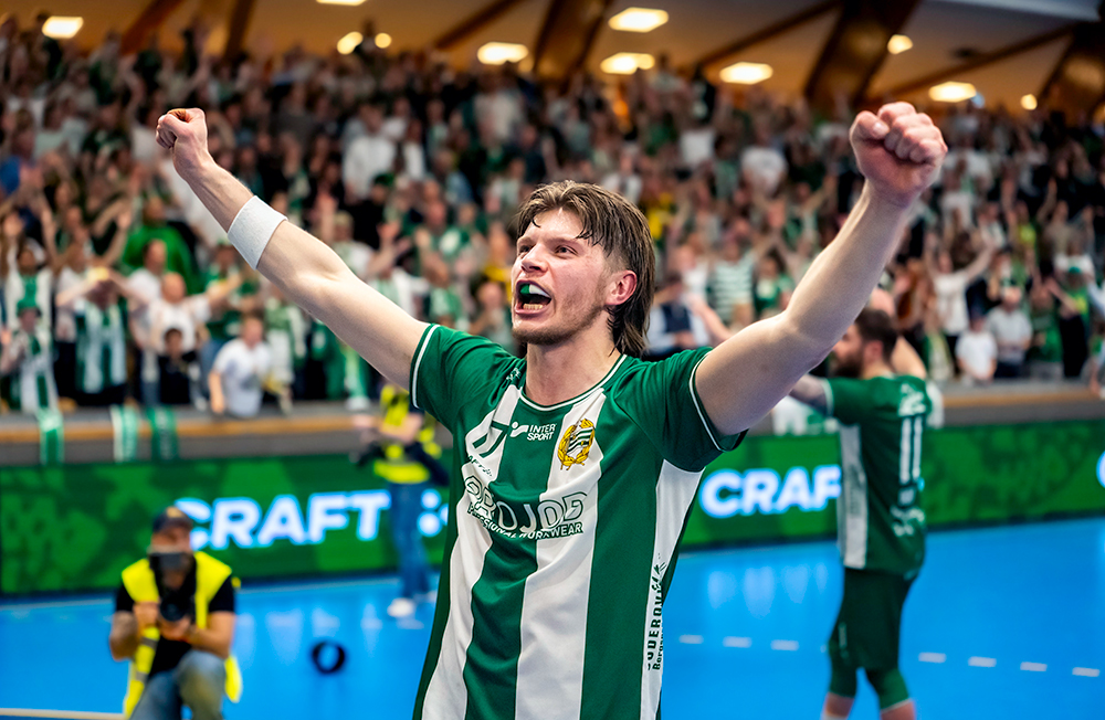 hhandboll's tweet photo. 🤝Åttonde säsongen i grönvitt väntar – Ludvig Lindeberg med nytt kontrakt👇

https://t.co/8hIDKbTPay

#bajen #ekenlaget #handbollsligan https://t.co/VQO5w35u6z