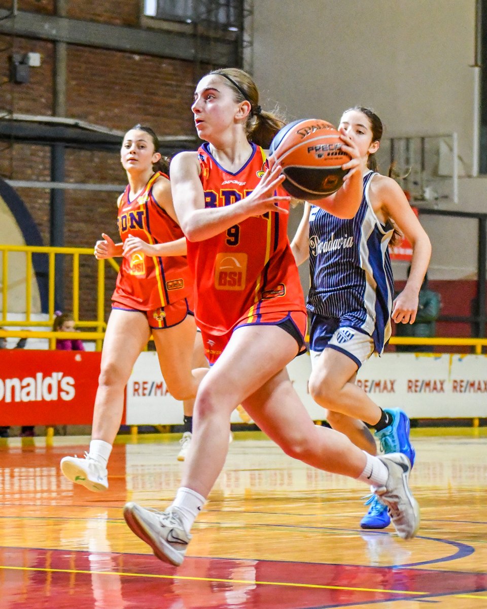 #Menores 🏀 | ✅ Se disputó el Triangular de la primera fase de la Liga Federal U17 Femenina.
⠀⠀⠀⠀⠀⠀⠀⠀
➡ El equipo Tricolor cerró el fin de semana con caídas frente a All Boys (La Pampa) y Rivadavia (Necochea) en el Manu Ginóbili.
⠀⠀⠀⠀⠀⠀⠀⠀
#VamosBahiense 💙💛❤️