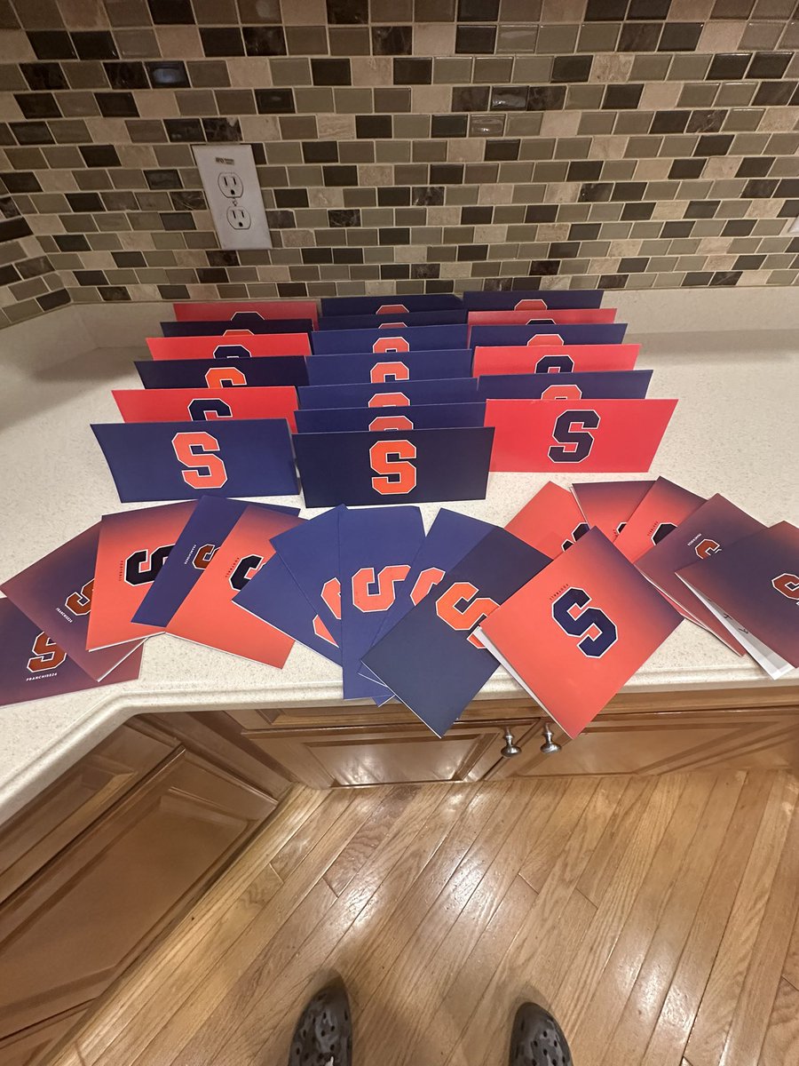 tyrellgrantjr's tweet image. 🍊🍊BigShoutout to all the Syracuse Coaches for taking the time to send these Handwritten Postcards. #DART #FRANchise @FranBrownCuse @Coach_E_Rob @CoachNixon_Cuse @RickyBrumfield @WRCoachmj @Coach_RWright @CoachNunz @CoachJ_Schaefer @M_White03 @drwilliams131 @CoachNickWill 🍊🍊