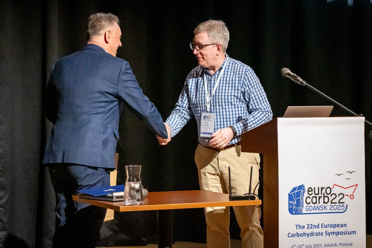Thank you to Todd Lowary, one of our plenary speakers, for an outstanding and inspiring lecture to kick off Day 1 of #Eurocarb22. 
A fantastic conference day! 👏✨