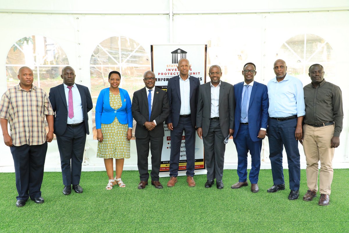 FlorenceNyiram1's tweet image. This afternoon, Col. @edthnaka engaged KCCA Directors @KCCAUG and @GETWELLPHARMACY leadership to accelerate the pharmacy’s development plans in Mulago. The meeting focused on aligning with KCCA standards to support private healthcare investment.
#EmpoweringInvestors