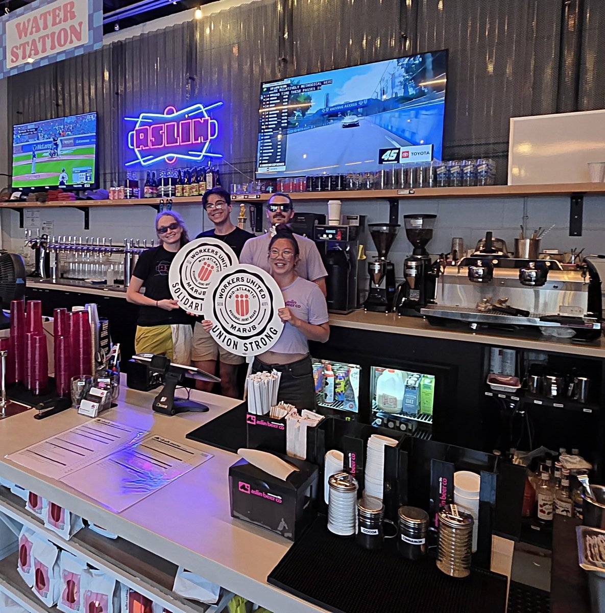 WorkersUnitedMA's tweet image. Thank you to everyone who came out yesterday to Monday Night Union Happy Hour to support the @Aslin_BeerCo workers in DC as they are fighting for a first contract! #aslinworkersunited #unions #unionstrong #unionsforall #1u #wumarjb