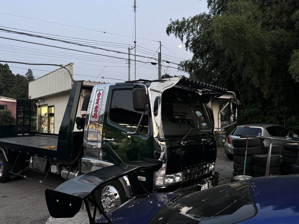 ka9_8200's tweet image. 乗ってる車もそうやけど
載せてる車もカッコよくなきゃ意味ないっしょって思ってるから積車も恥ずかしくないようにちょっとずつ弄ってる🤏
早くマニ割りて〜