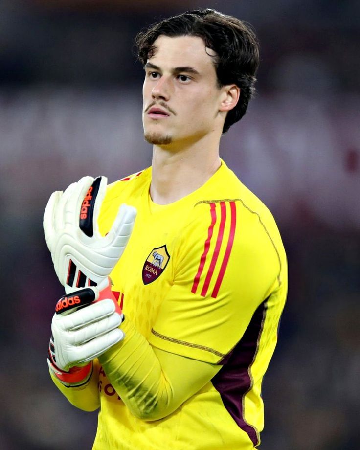 #ثريد 
مايل سفيلار 

من حارس مهمش مع مورينو... الى افضل حارس بالعالم 🧤

#R4ELive