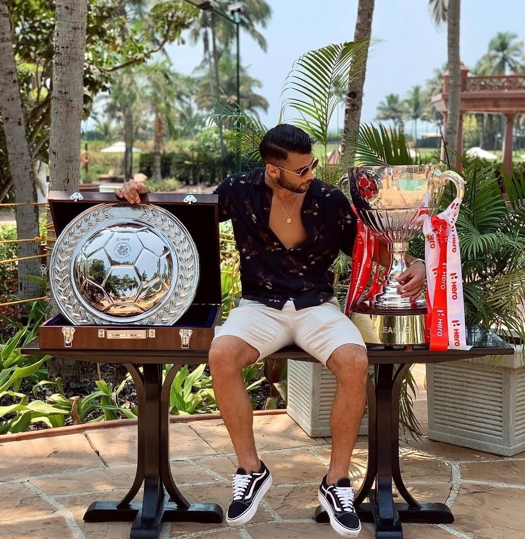 #OnThisDay: Hugo Boumous left #MumbaiCityFC and completed a move to ATK Mohun Bagan for an undisclosed fee. [ 8 July 2021] 

🔵 16 Apps
🕙 1,419 Minutes Played
⚽️ 3 Goals
🎯 7 Assists
🥾 31 Chances Created 
⚔️ 100 Duels Won
🛡ISL Shield (20/21)
🏆ISL Cup (20/21)