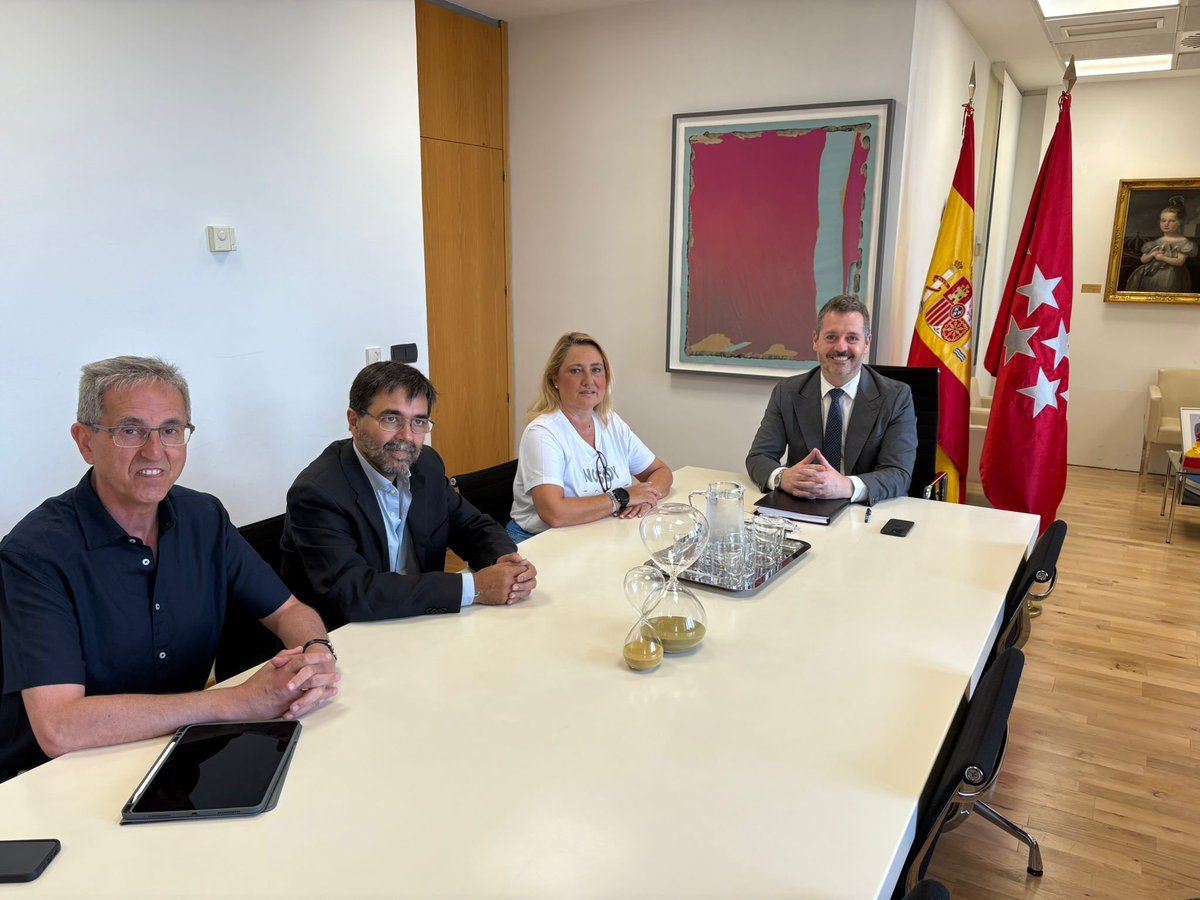 Hoy me he reunido con el Consejero de Cultura y Deportes, <a href="/depacoserrano/">Mariano de Paco Serrano</a>, para presentarle la II edición del #Challenge40 🏀⛹️‍♀️⛹️de <a href="/BTorrelodones/">Jansen BT</a>, que tendrá lugar en septiembre en #Torrelodones.
Nos hemos encontrado con puertas abiertas y gran amabilidad y apoyo. ¡Gracias!