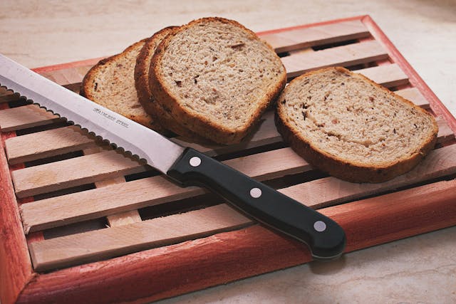 GWAPBlog's tweet photo. Whole grain examples: 1 cup oatmeal,1 sandwich (whole wheat bread), 1 cup cooked quinoa, 1 whole wheat English muffin = 2 servings each of wholegrain

Vitamin B benefits include: boosted energy, improved mood, and enhanced brain function. 💪🧠

#VitaminB #HealthyLifestyle https://t.co/PNQQKzDbVu