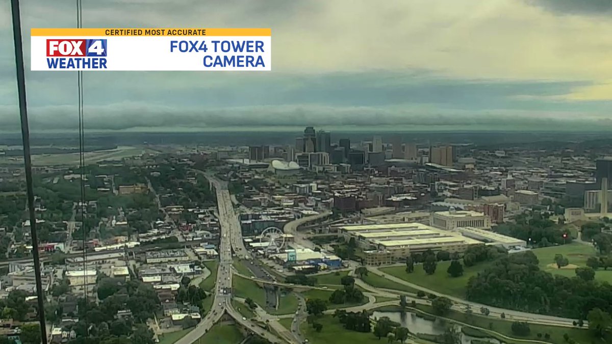 Looks like we might have a roll cloud moving in from the north this morning! #fox4kc