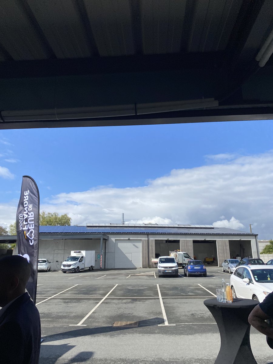 📣 Lancement officiel aujourd’hui du chantier d’installation photovoltaïque Cœur de Flandre agglo.
☀️ 2 installations PV
🏘 17 sites consommateurs
🔋 99,1 % d’électricité autoconsommée
💶 +20 000 €/an d’économies
Un pas concret vers une énergie locale et durable !