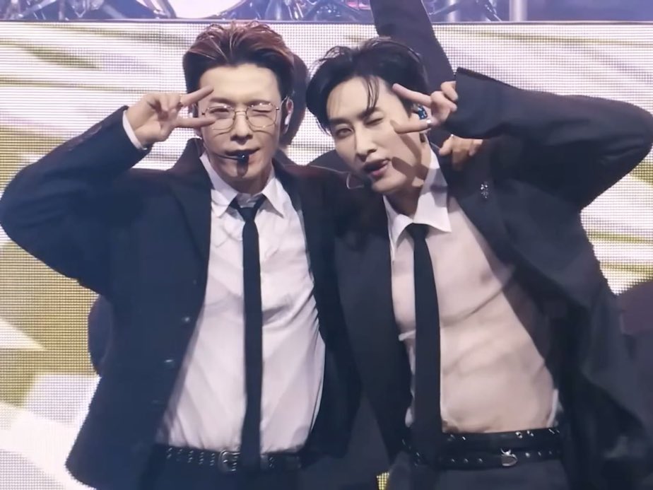 دايم يفجرونها بالكمستري والكاريزما الي بينهم