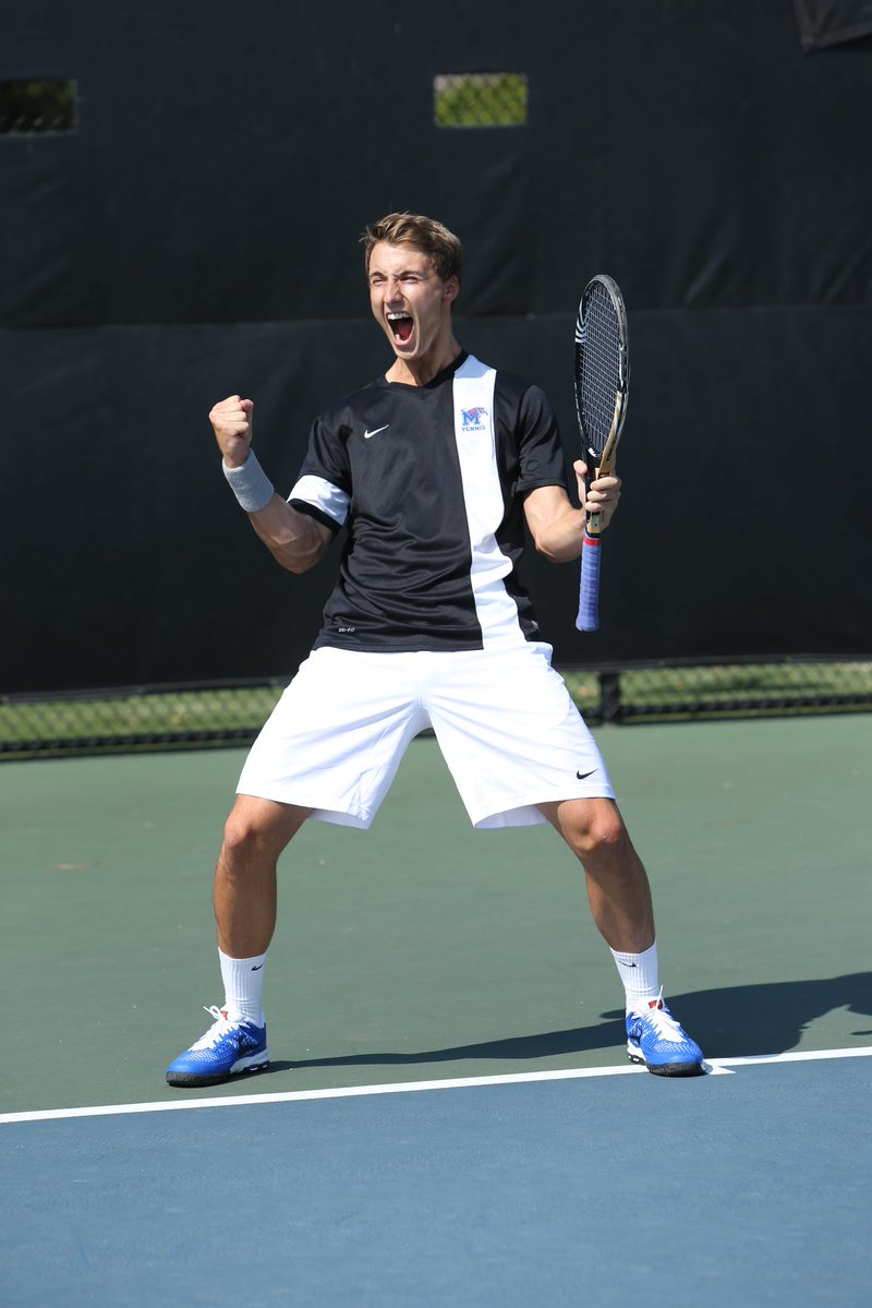 UofMTennis's tweet image. Former Tiger @joesalisbury92 continues to shine at @Wimbledon!
๐พ Mixed Doubles (Semi-Final): Today @ 11am
๐พ Menโs Doubles (Quarterfinal): Tomorrow @ TBD
#GoTigersGo