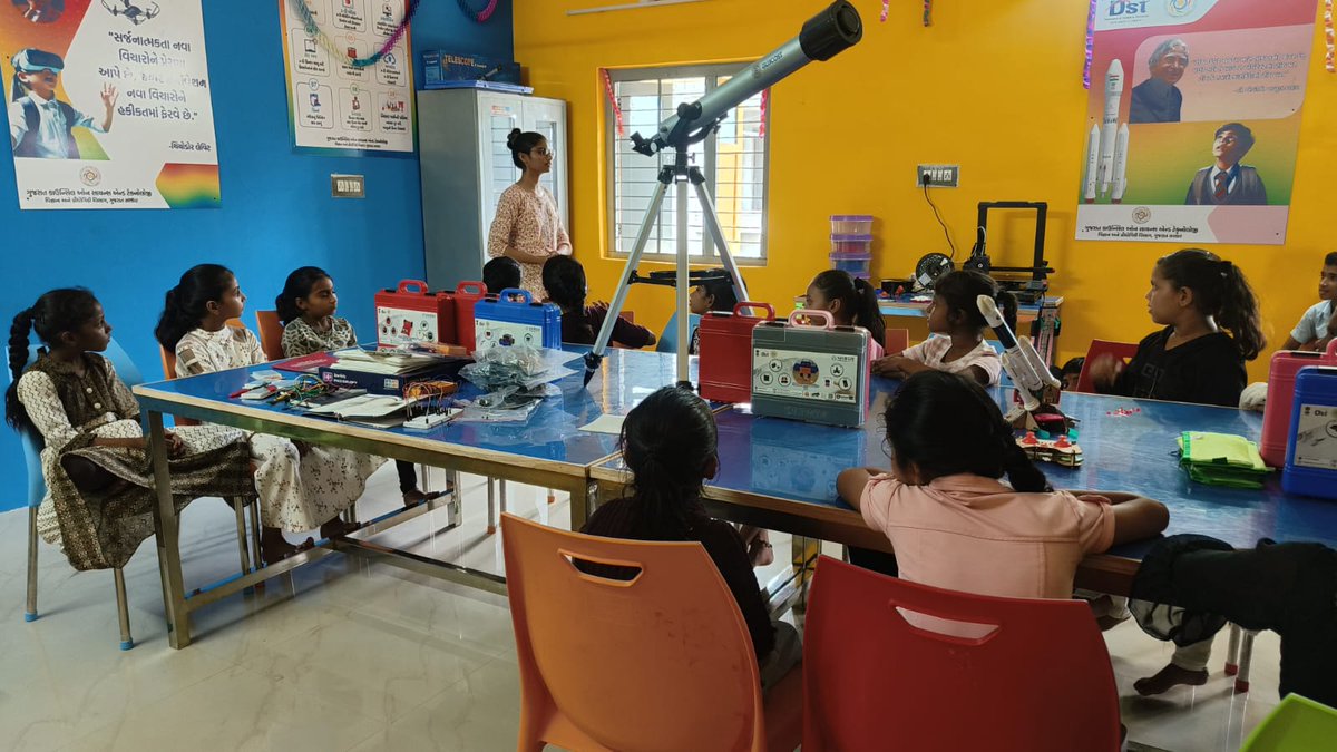 SK_ip_lab's tweet image. 💡 Today’s STEM session: Understanding LEDs!
Our young innovators learned how LEDs work, how we use them in daily life—from torches to traffic lights—and even explored real-life applications through hands-on kits.
Lighting up minds with knowledge! 🔌✨
#GUJCOST
#IPlab
#youngmind