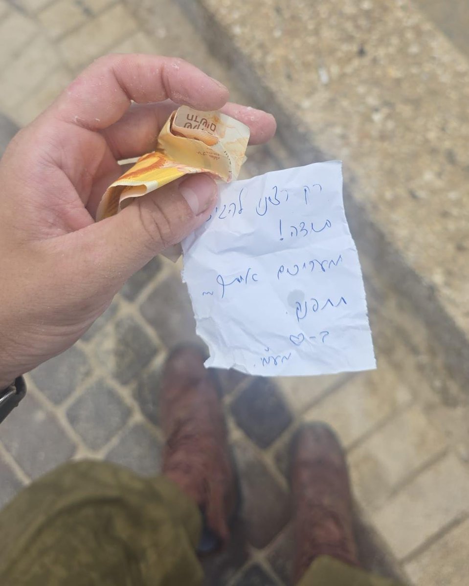 shmili_yakter's tweet image. כשירדתי מהאוטבוס בדרך לבסיס, ראיתי את זה מבצבץ לי מהתיק
מחמם את הלב לראות את זה ביום כל כך קשה. גדוד נצח יהודה - חטיבת חשמונאים איתכם, ביחד עם כל עם ישראל