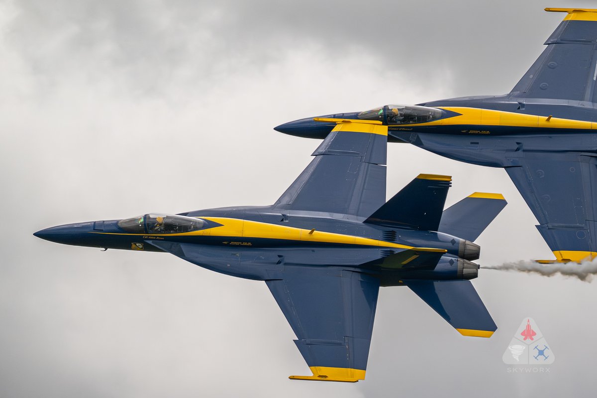 Probably the last of the <a href="/BlueAngels/">Blue Angels</a> edits for a little while.  Here's a few detailed snaps from the diamond formation.   The sky was absolutely perfect that day!!

#aviation #blueangels #airshow #avgeek #Navy #fighterjet #Military