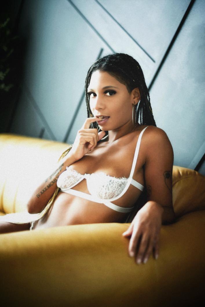 WGC Presents...
❤️❤️❤️ AN INTIMATE RENDEZVOUS WITH MATANNA WILLIAMS ❤️ ❤️ ❤️ 

🎵 Hottie-hottie like a bag of Takis! 🎵

An Intimate Rendezvous with Matanna Williams is even hotter!

🎵 And she's the shit! 🎵

Guys, you won't wanna miss this one!!! 

She's gnarly!!!