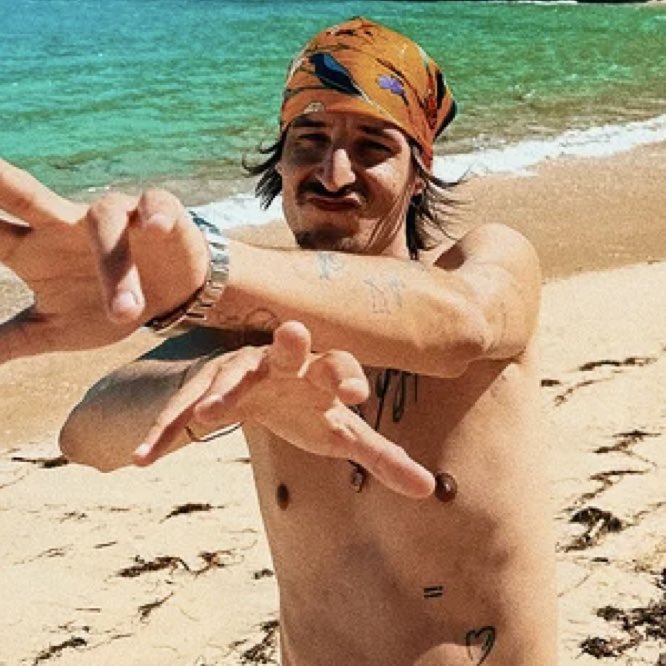 “AyMami” — Spotify Charts:

#123. Venezuela 🇻🇪 — 5,560 (NEW)
#169. México 🇲🇽 — 205,159 (RE) *New Peak*
#198. Panamá 🇵🇦 — 2,640 (NEW)