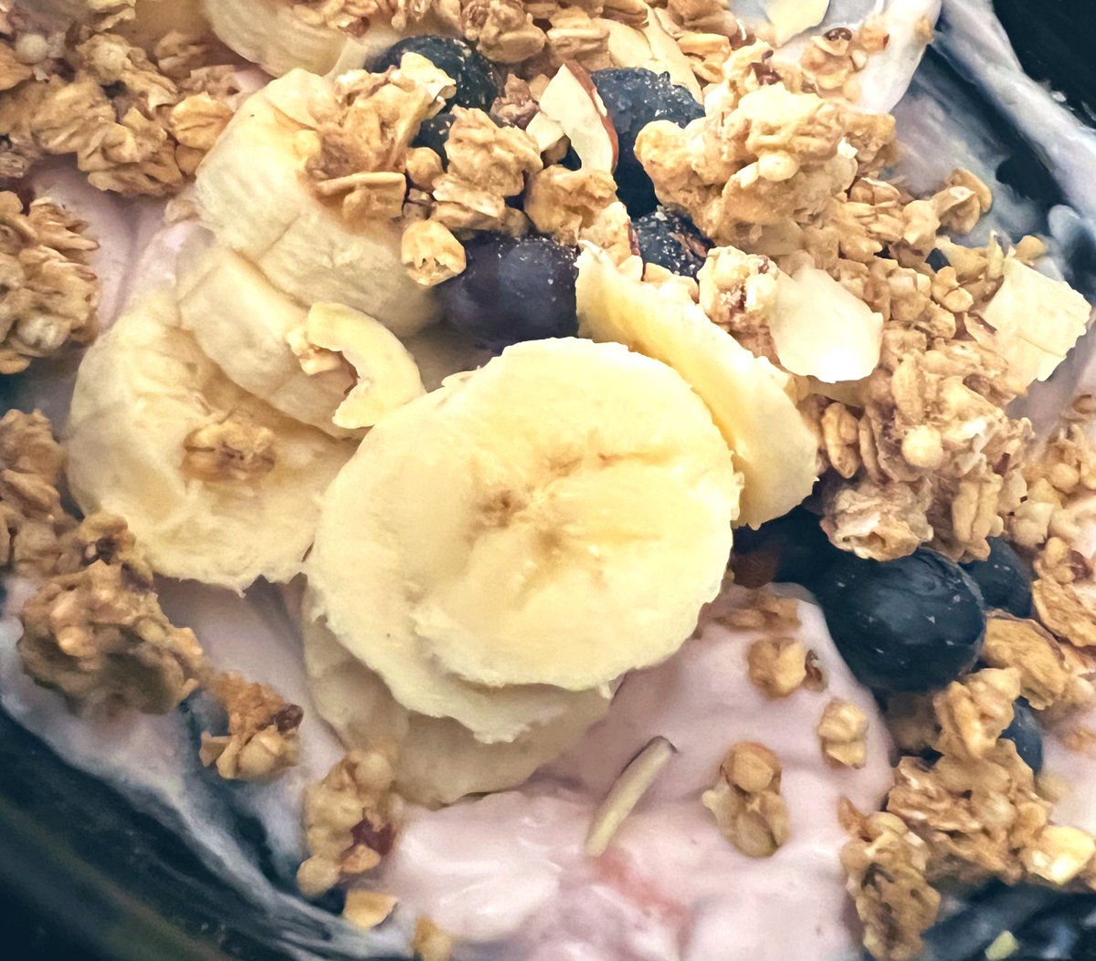 Blueberry banana yogurt! I like a little yogurt with my granola. 😏
