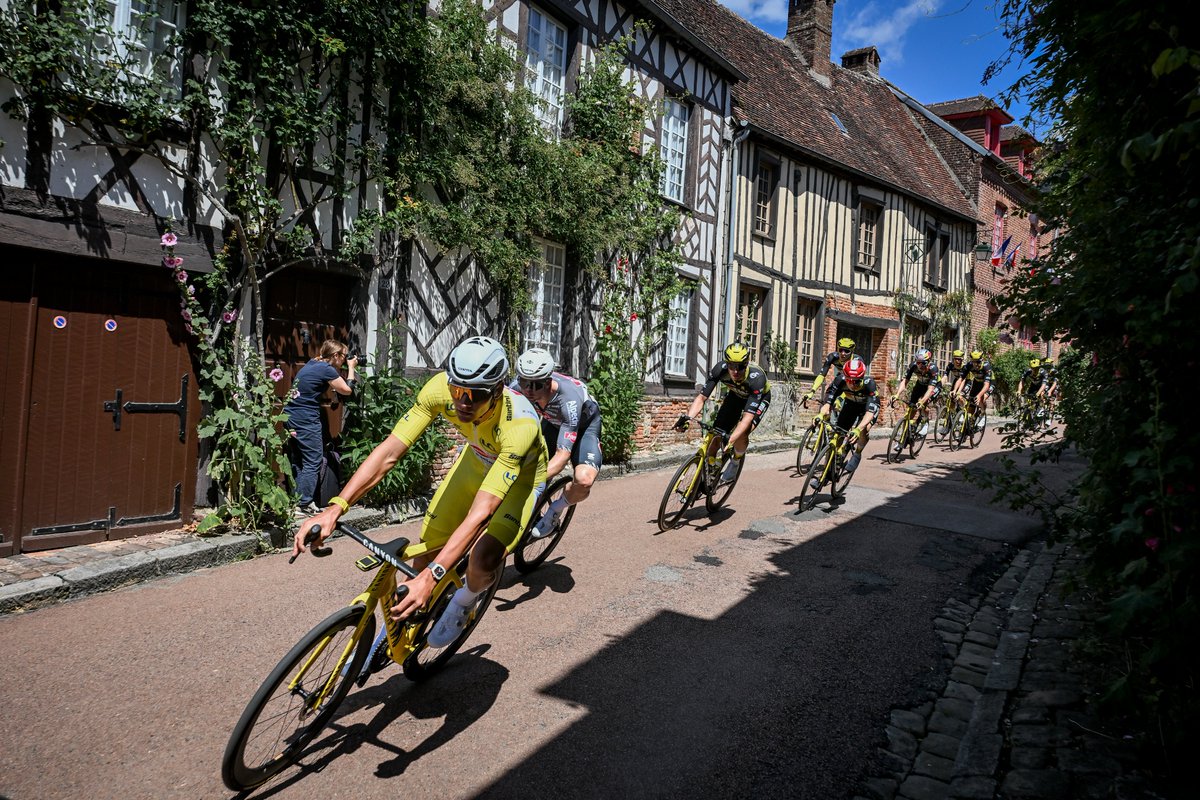 A day out in Normandy 💛

Un petit tour en Normandie 🤩

#TDF2025 l <a href="/mathieuvdpoel/">Mathieu Van der Poel</a>