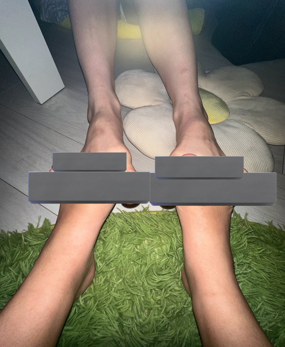 CRYlNTHERAIN's tweet photo. 10 dollars and I’ll uncensor this photo of me and my oomf holding feet 🩷 Dm for inquiries. #footpic #footphoto #intertwinedfeet  20 dollars and I’ll include a 15 second video— note, heart stopper is playing in the back. https://t.co/SiEe0v7XzW