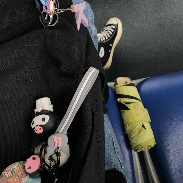 elysiankhair's tweet photo. Once upon a rainy day, I thought I was just waiting for my bus like a normal person. Apparently, I was unknowingly starring in someone's aesthetic moodboard.
Accidently iconic, I guess 🤭

#khái_today_storie #ReadingInPublic https://t.co/HRzZVGjZbd