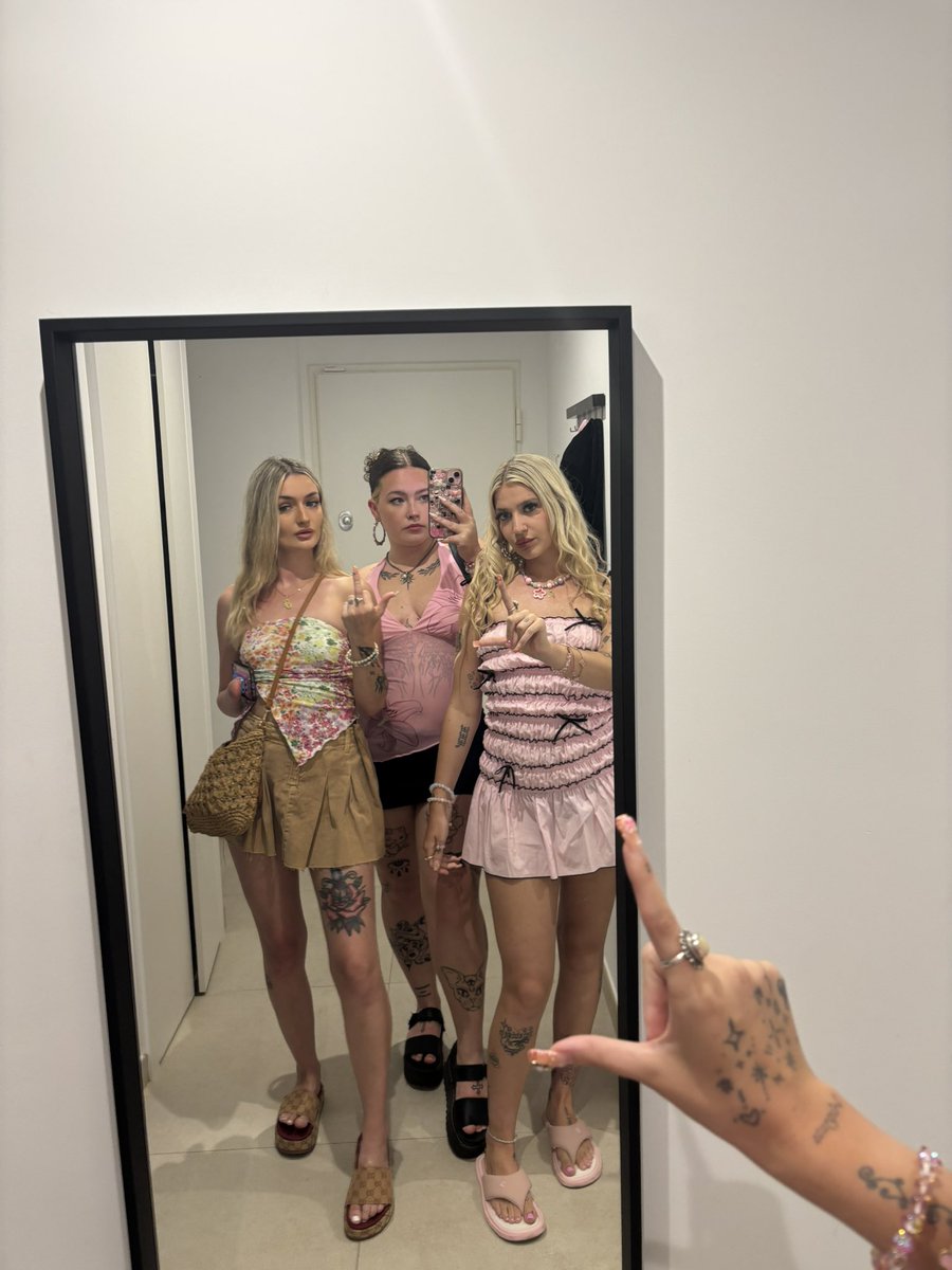 your dream goddess trio is going to boomtown, which lucky boy is going to be the first to cover our tent 👸🏼👸🏻👸🏼

<a href="/lilykittenxox/">lily kitten</a> <a href="/raspberryyrose/">♡ raspberry rose ♡</a>