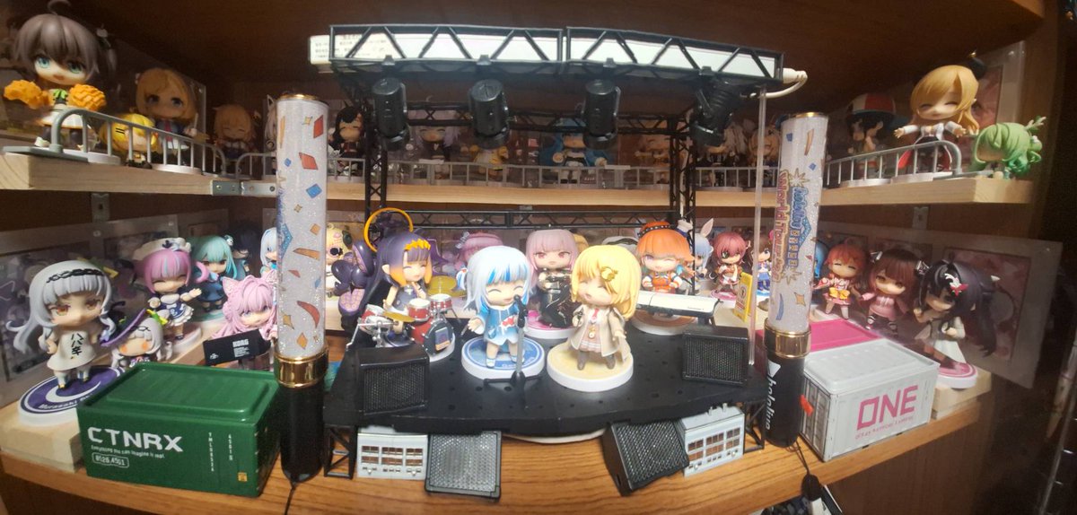 whatcoat7802's tweet photo. ついにキアラ店長が到着し、MYTHが主演するねんどろいどコンサートがついに我が家で開幕しました！
すべての先輩たちも揃って鑑賞に来てくれて、HOLOXからは博衣こよりが現場で音響を担当してくれました。
#hololive 
#HololiveEN 
#holomyth https://t.co/E3W12SrZdm