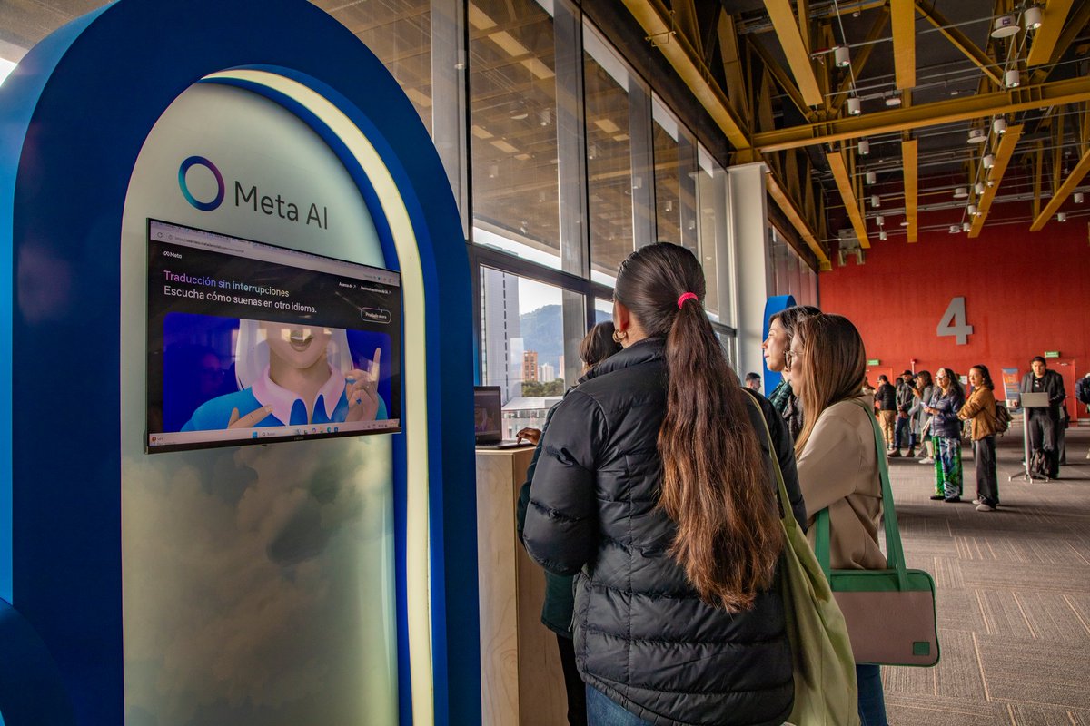 Ambientebogota's tweet photo. ¡Abrimos puertas en @AgoraBogota!
Desde muy temprano, emprendedores y MiPymes llegan listos para vivir #MetaDayColombia. 😎
#AquíSíPasa Hoy, Bogotá, mi ciudad, mi casa, se convierte en escenario de formación, innovación y conexiones para el crecimiento. https://t.co/kVdxbCugoQ